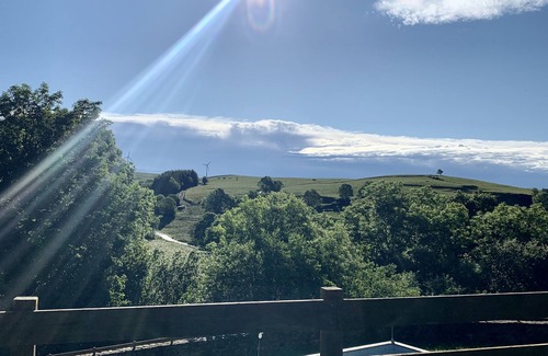Saint-Alyre-es-Montagne Cabaña | Auvergne Puy de Dome 3 cómodas cabañas con piscina climatizada de junio a septiembre