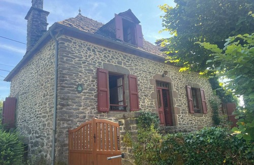 Drugeac Casa | Auvergne house near Salers - 4 bedrooms - garage