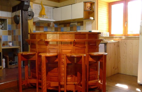 La Tour-dʼAuvergne Casa | Auvernia con familia, amigos, casa y estudio, jardín, WIFI