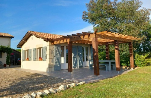 Gontaud Casa | Casa de vacaciones rural, ideal para familias, con piscina propia y viñedo contiguo.