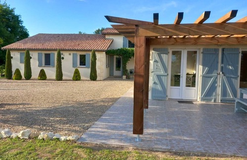 Gontaud Casa | Casa de vacaciones rural, ideal para familias, con piscina propia y viñedo contiguo.