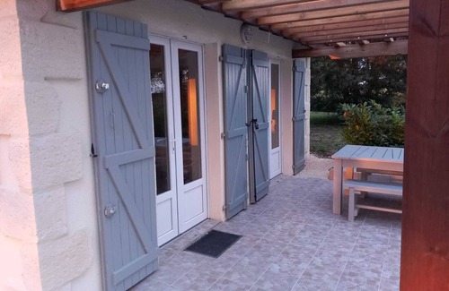 Gontaud Casa | Casa de vacaciones rural, ideal para familias, con piscina propia y viñedo contiguo.