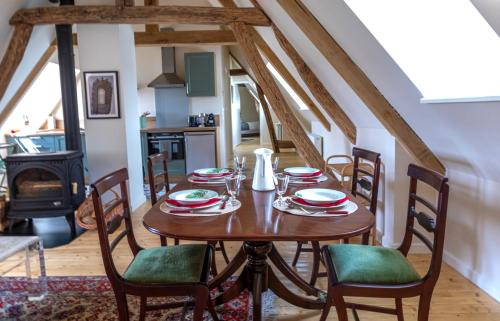 Tremblay-les-Villages Apartamento | Aux Roses et aux Poutres - Jardin - Arrivée Autonome
