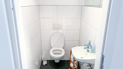 Augsdorf Apartamento | Avío, 2 Bedroom, Terrace, private lake Access