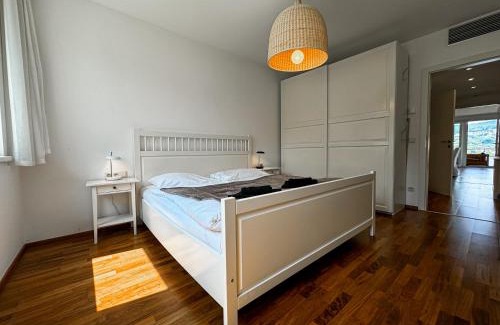 Augsdorf Apartamento | Avío, 2 Bedroom, Terrace, private lake Access