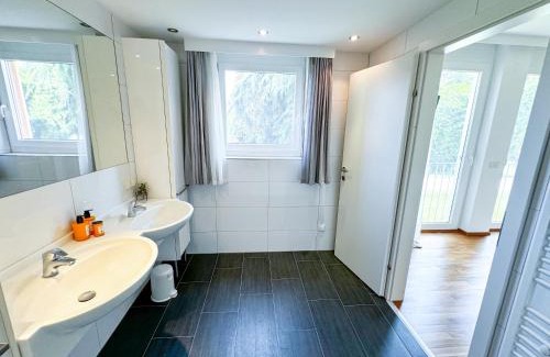Augsdorf Apartamento | Avío, 2 Bedroom, Terrace, private lake Access