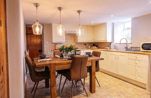 Tideswell Casa | Ava Lily Cottage, Tideswell