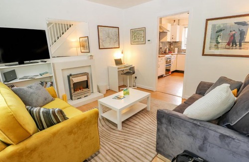 Wadsworth Casa | Avaelie House