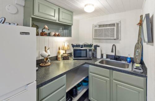 Oil City Casa | Avail This Weekend, Romantic, Kayaks!