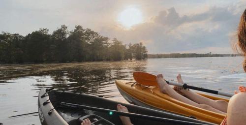 Oil City Casa | Avail This Weekend, Romantic, Kayaks!