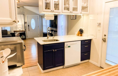 Edgewater Casa | Available for CW 2025 Family and Pet-friendly Edgewater cottage with hot tub in waterfront community