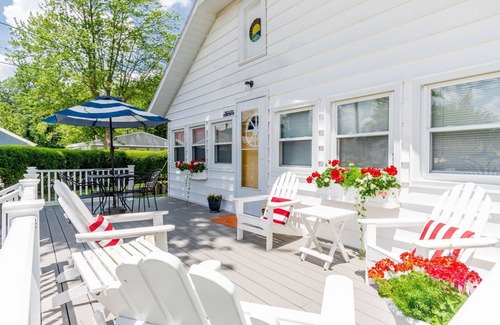 Saint Johns Casa | Summer is here! Time to book that long weekend at the lake!