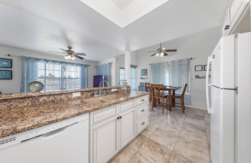 Port Isabel Cabaña | Available for Spring! Lazy Days Sea Cottage #1015