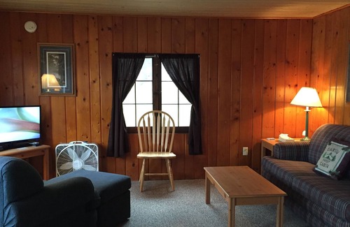 St Germain Cabaña | Available July 9-16, 2023 Fresh clean 2 bedroom cabin on Little St Germain Lake