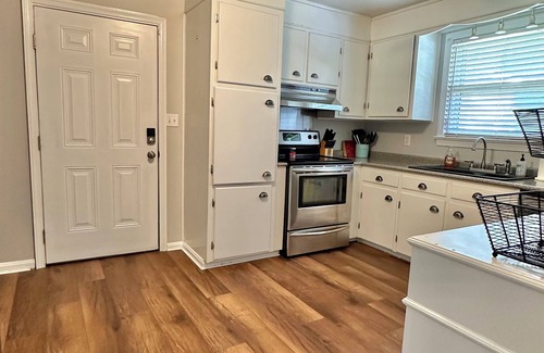 Savannah Casa | Available Now! Early Street Executive Rental- hospitals,HAAF,10 min to downtown