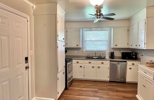 Savannah Casa | Available Now! Early Street Executive Rental- hospitals,HAAF,10 min to downtown