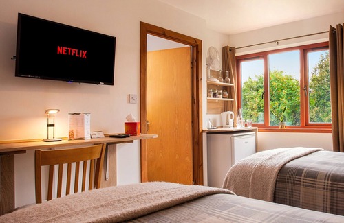 Alness Casa | Available Now | Spacious En-Suite, Wi-Fi + Parking