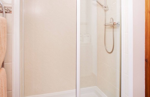 Alness Casa | Available Now | Spacious En-Suite, Wi-Fi + Parking