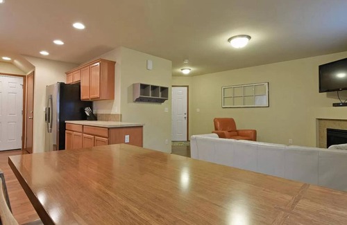 Picnic Point-North Lynnwood Casa | Available Now