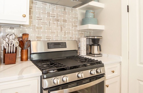 Oxford Casa | Available for Bid Day! Charming new construction 2-bedroom cottage in The Lamar.