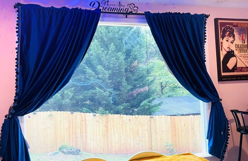 Peachtree Corners Casa | Available to Book now 1 Bedroom Home with nice Glass View