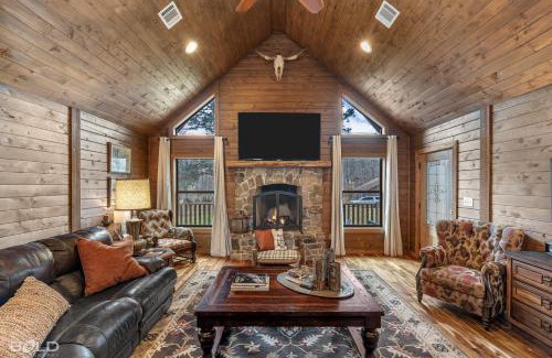 Shreveport Casa | Available Tonight, Log Cabin With Hot Tub