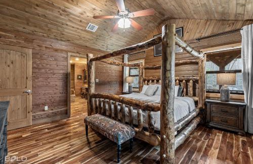 Shreveport Casa | Available Tonight, Log Cabin With Hot Tub