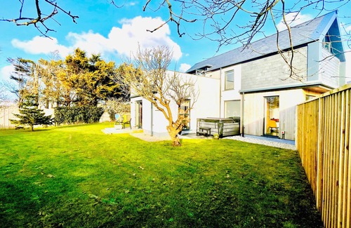 St. Newlyn East Cabaña | AVALENNEK, pet friendly, luxury holiday cottage in St Newlyn East