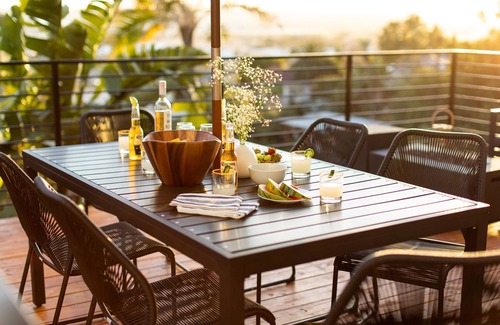Middletown Apartamento | Mins to Gaslamp, Seaworld & Airport | Cubierta al aire libre con barbacoa y hermosa cubierta por AvantStay