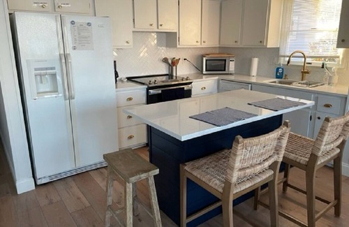 Avalon Casa | AVALON 3br in amazing location; walk to beach and town; pet friendly
