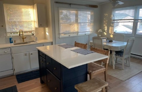 Avalon Casa | AVALON 3br in amazing location; walk to beach and town; pet friendly