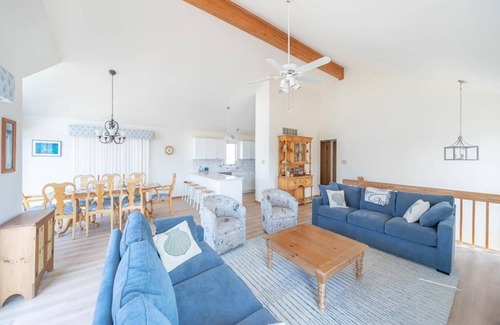 Avalon Casa | Avalon Beach Block 4 bedrooms & Den, Pet Friendly, Sleeps 12