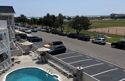 Avalon Condominio | AVALON BEACH BLOCK! Renovated, Luxury condo W/ heated pool steps to everything