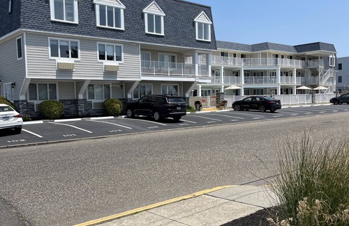Avalon Condominio | AVALON BEACH BLOCK! Renovated, Luxury condo W/ heated pool steps to everything