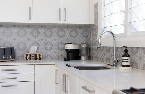 Avalon Beach Cabaña | Avalon Beach Cottage, private, 150m to the beach.