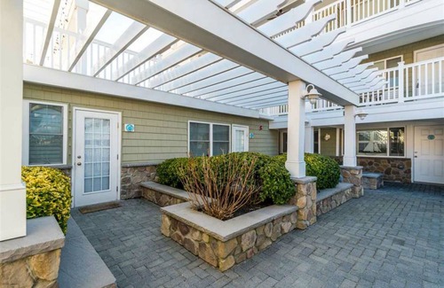 Avalon Condominio | Diversión de Avalon y sol con piscina, bloque de playa y los mejores bares al lado de la playa