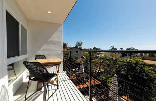 Middletown Cabaña | Avalon II by Avantstay Chic & Stylish San Diego Condo w/ Vibrant Interiors