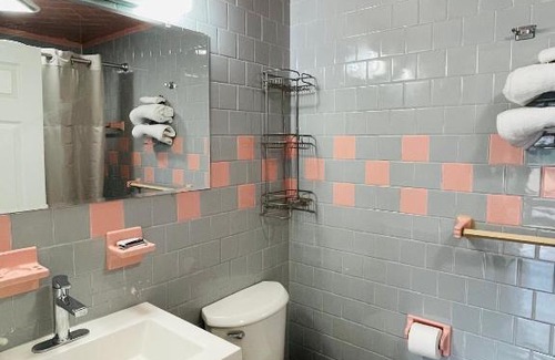 Saugus Hotel | Avalon Motel