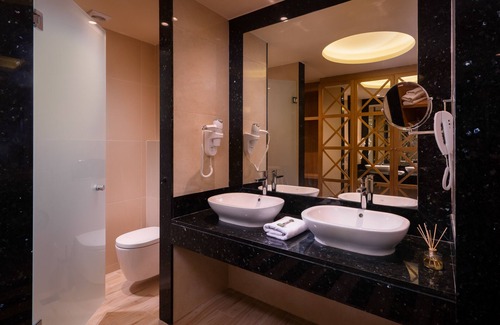 Akrotiri Hotel | Avalon Palace Hotel