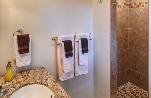 Warm Sands Hotel | Avance Hotel