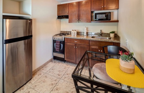 Warm Sands Hotel | Avance Hotel