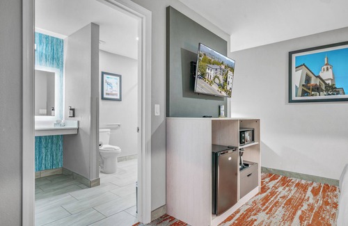 West Beach Hotel | Avania Inn of Santa Barbara