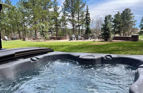 Colorado Springs Casa | Ave Maria House: Secluded Mtn Retreat. Games. Hot tub. Sleeps 25+