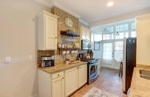 Hitch Village - Fred Wessels Homes Apartamento | Avery's Cottage @ Trustees' Garden | Walk 2 River!