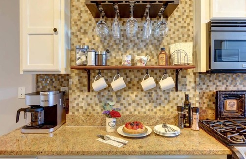 Hitch Village - Fred Wessels Homes Apartamento | Avery's Cottage @ Trustees' Garden | Walk 2 River!
