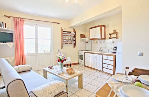 Gaios Apartamento | Avgi Apartment Dio: apartamento renovado en Paxos dentro de Gaios, vistas panorámicas al mar