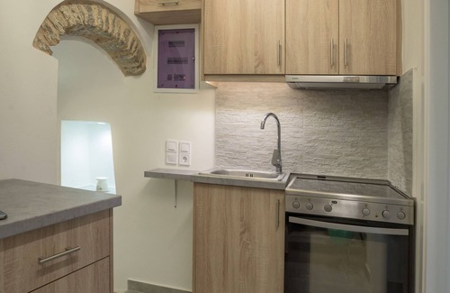 Pyrgi Apartamento | Avgoustinos House - Stone Arch
