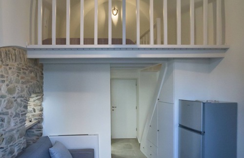 Pyrgi Apartamento | Avgoustinos House - Stone Arch