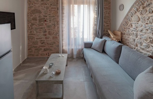Pyrgi Apartamento | Avgoustinos House - Stone Arch