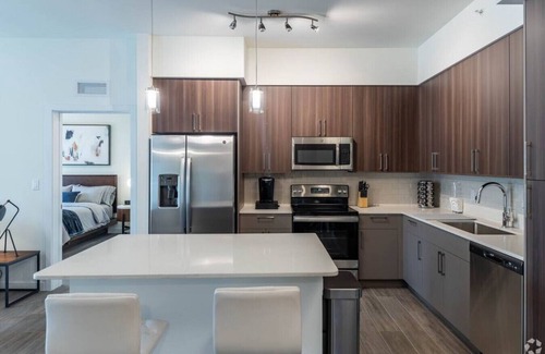 Greenacres Apartamento | Aviara Green - 'Penta' - 107 · 'Penta' at Aviara Green - Modern Apartment & Pool